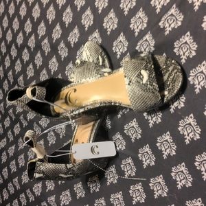 NWT charming Charlie brand black and white dress shoes size 6